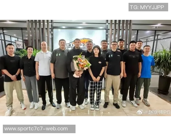 收官战首发感谢球迷一年来的支持与陪伴期待未来再相聚 收官战首发感谢球迷一年来的支持与陪伴期待未来再相聚